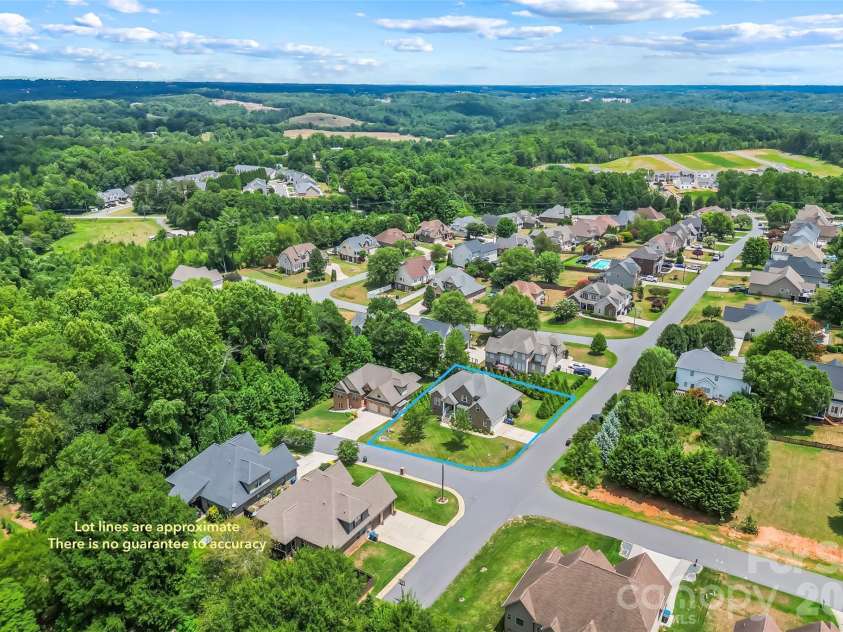 1776 White Water Court, Hickory, NC 28602.  MLS# CAR4400743, YatesRealty ID 37307. 