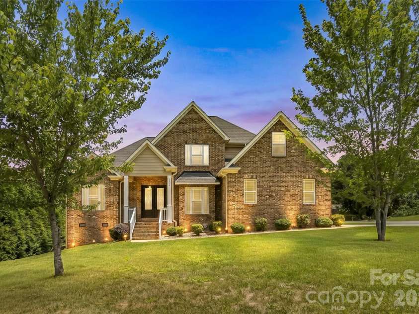 1776 White Water Court, Hickory, NC 28602.  MLS# CAR4400743, YatesRealty ID 37307. 