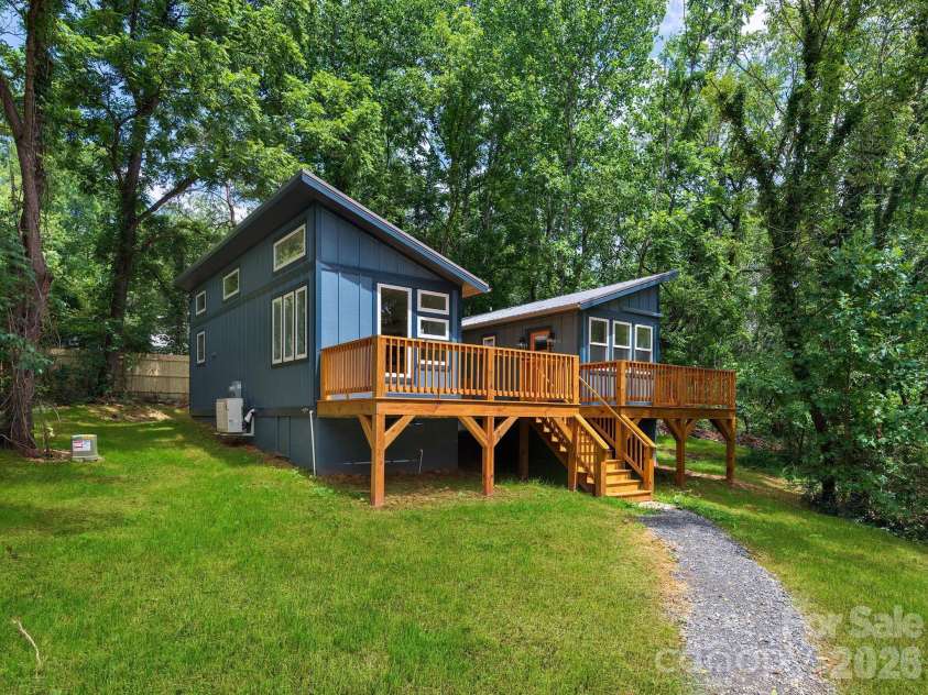30 Pine Road, Asheville, NC 28805.  MLS# CAR4403930, YatesRealty ID 37308. 