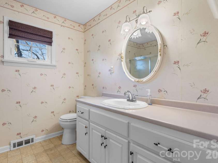 1306 Delwood Drive, Lenoir, NC 28645.  MLS# CAR4337776, YatesRealty ID 3731. 