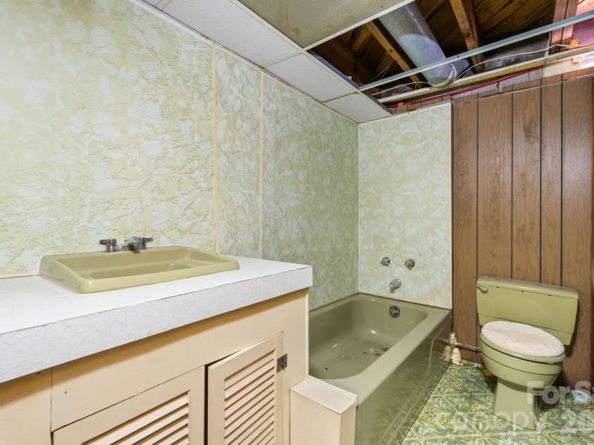 1306 Delwood Drive, Lenoir, NC 28645.  MLS# CAR4337776, YatesRealty ID 3731. 