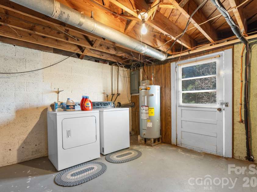 1306 Delwood Drive, Lenoir, NC 28645.  MLS# CAR4337776, YatesRealty ID 3731. 