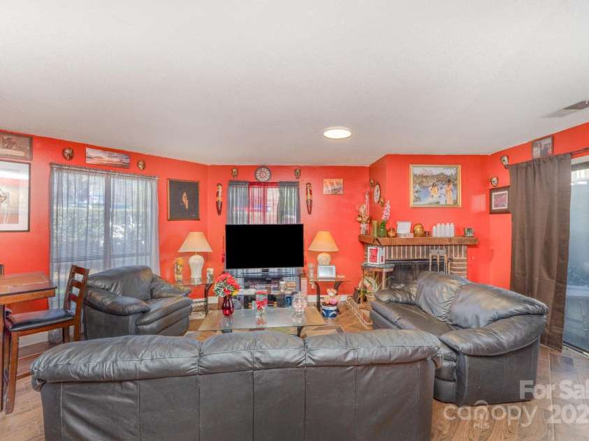 8175 Cedar Glen Drive, Charlotte, NC 28212.  MLS# CAR4235369, YatesRealty ID 3731. 