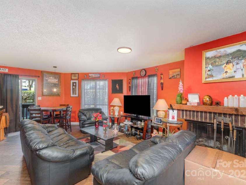 8175 Cedar Glen Drive, Charlotte, NC 28212.  MLS# CAR4235369, YatesRealty ID 3731. 