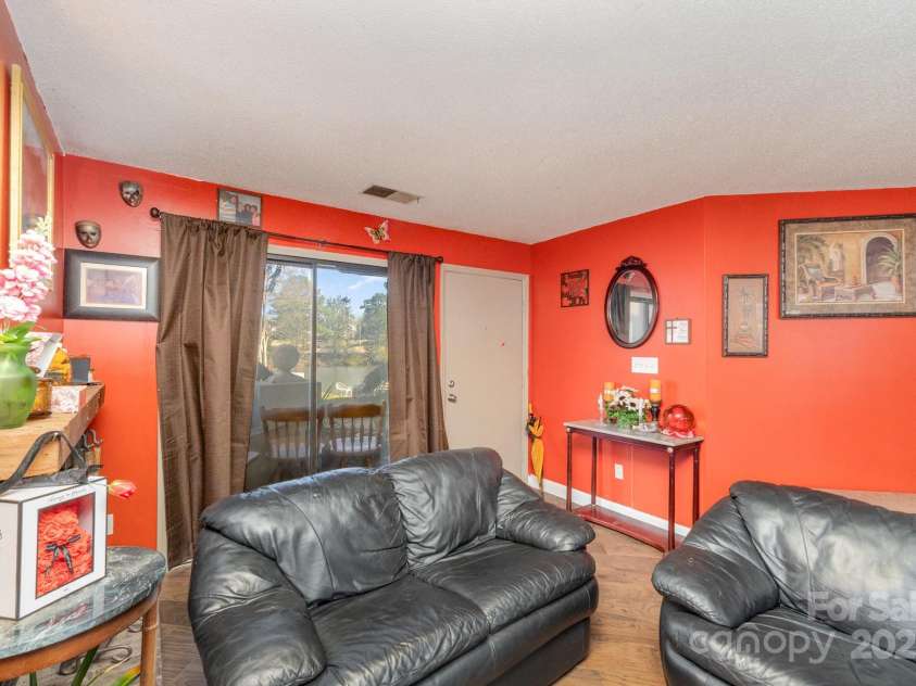 8175 Cedar Glen Drive, Charlotte, NC 28212.  MLS# CAR4235369, YatesRealty ID 3731. 