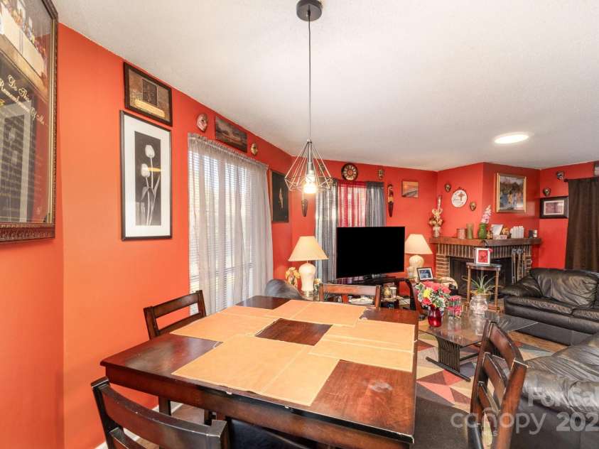 8175 Cedar Glen Drive, Charlotte, NC 28212.  MLS# CAR4235369, YatesRealty ID 3731. 