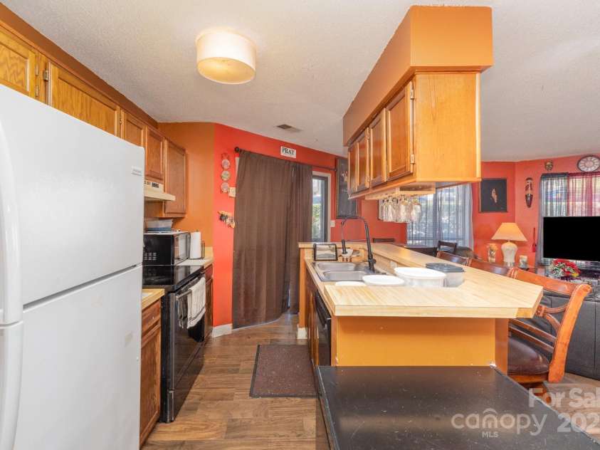 8175 Cedar Glen Drive, Charlotte, NC 28212.  MLS# CAR4235369, YatesRealty ID 3731. 