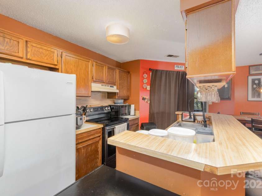 8175 Cedar Glen Drive, Charlotte, NC 28212.  MLS# CAR4235369, YatesRealty ID 3731. 