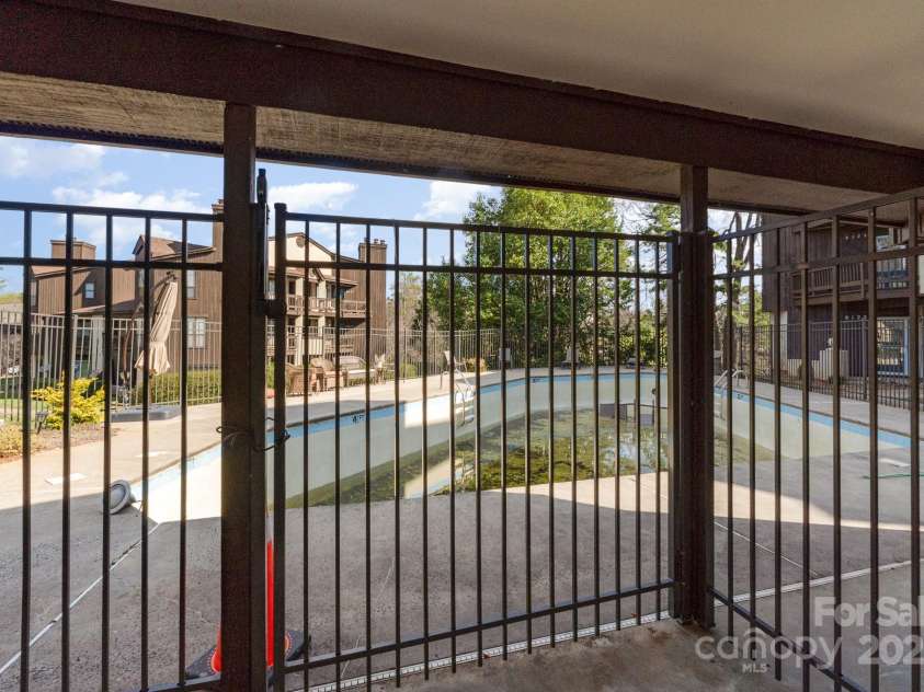 8175 Cedar Glen Drive, Charlotte, NC 28212.  MLS# CAR4235369, YatesRealty ID 3731. 