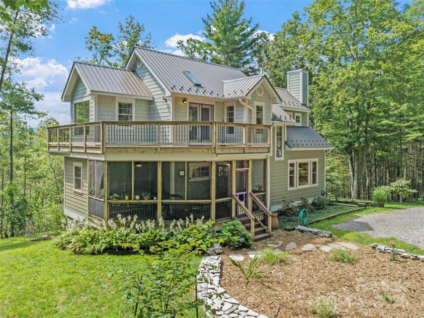 97 Gordon Lane, Burnsville, NC 28714.  MLS# CAR4293904, YatesRealty ID 3731. 