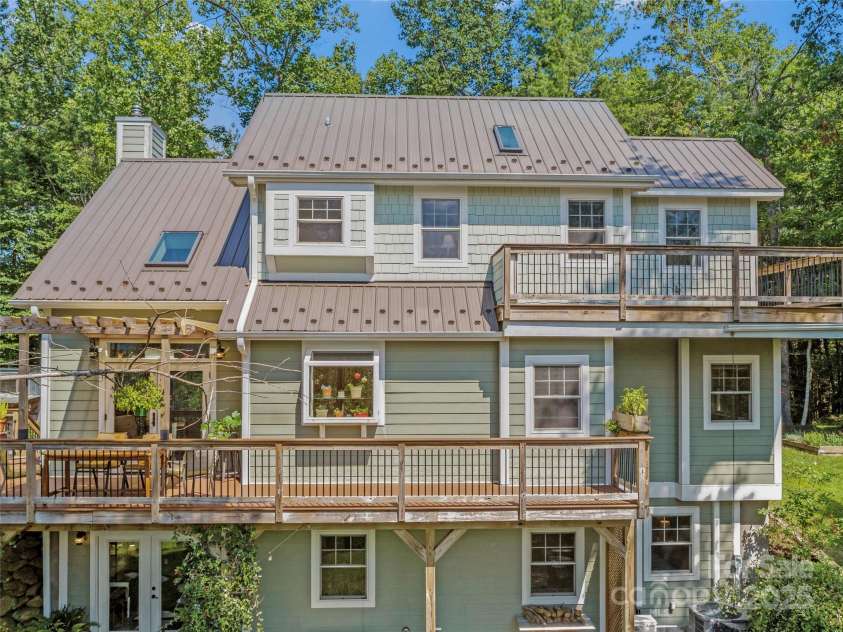 97 Gordon Lane, Burnsville, NC 28714.  MLS# CAR4293904, YatesRealty ID 3731. 