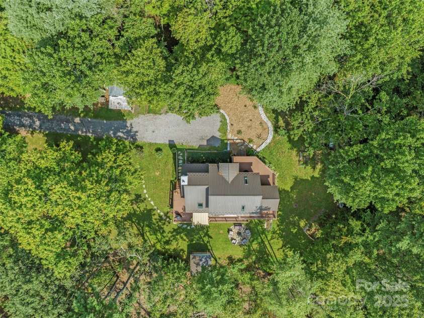97 Gordon Lane, Burnsville, NC 28714.  MLS# CAR4293904, YatesRealty ID 3731. 