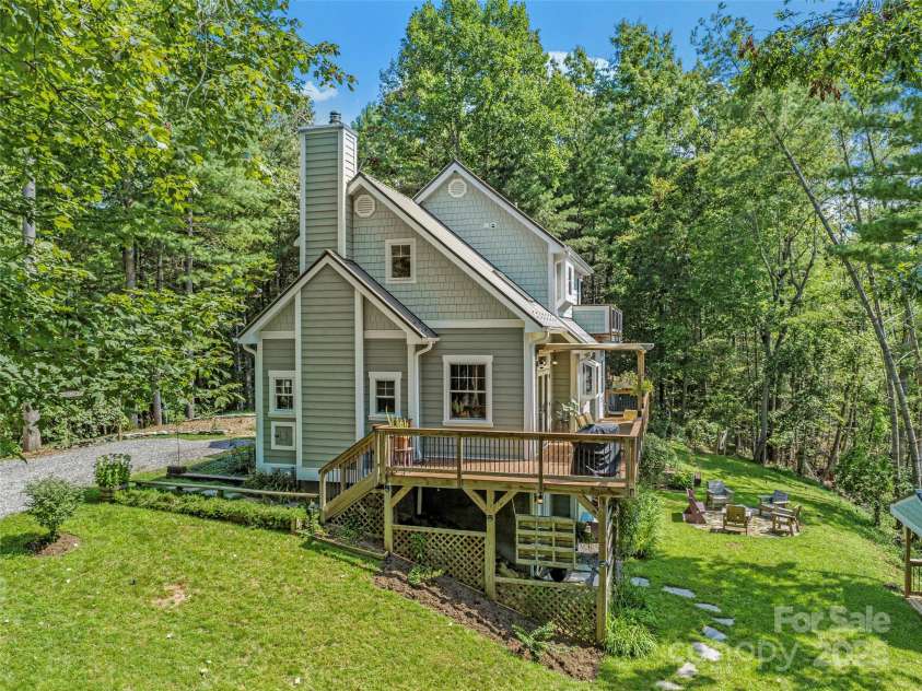 97 Gordon Lane, Burnsville, NC 28714.  MLS# CAR4293904, YatesRealty ID 3731. 