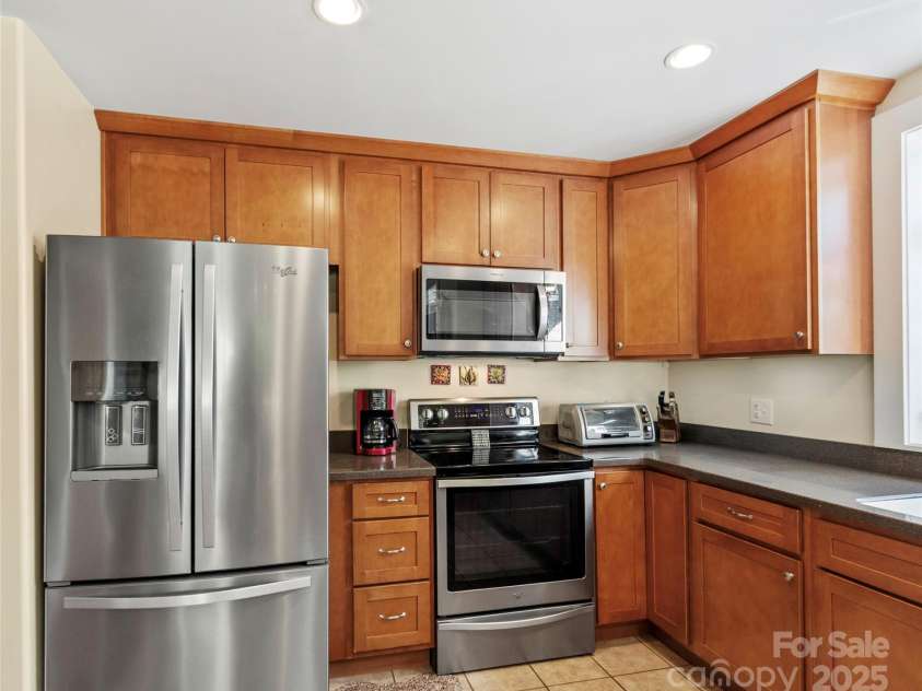97 Gordon Lane, Burnsville, NC 28714.  MLS# CAR4293904, YatesRealty ID 3731. 