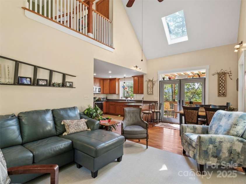 97 Gordon Lane, Burnsville, NC 28714.  MLS# CAR4293904, YatesRealty ID 3731. 