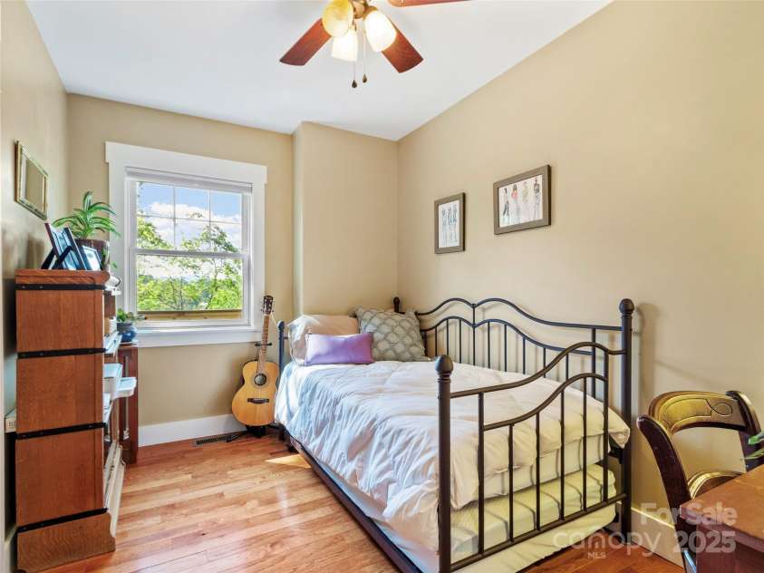 97 Gordon Lane, Burnsville, NC 28714.  MLS# CAR4293904, YatesRealty ID 3731. 