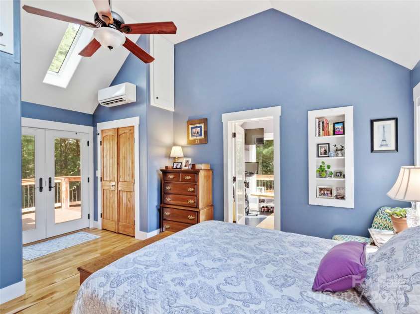 97 Gordon Lane, Burnsville, NC 28714.  MLS# CAR4293904, YatesRealty ID 3731. 