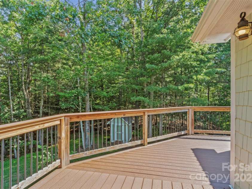 97 Gordon Lane, Burnsville, NC 28714.  MLS# CAR4293904, YatesRealty ID 3731. 