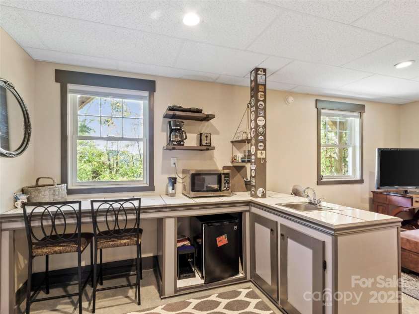 97 Gordon Lane, Burnsville, NC 28714.  MLS# CAR4293904, YatesRealty ID 3731. 