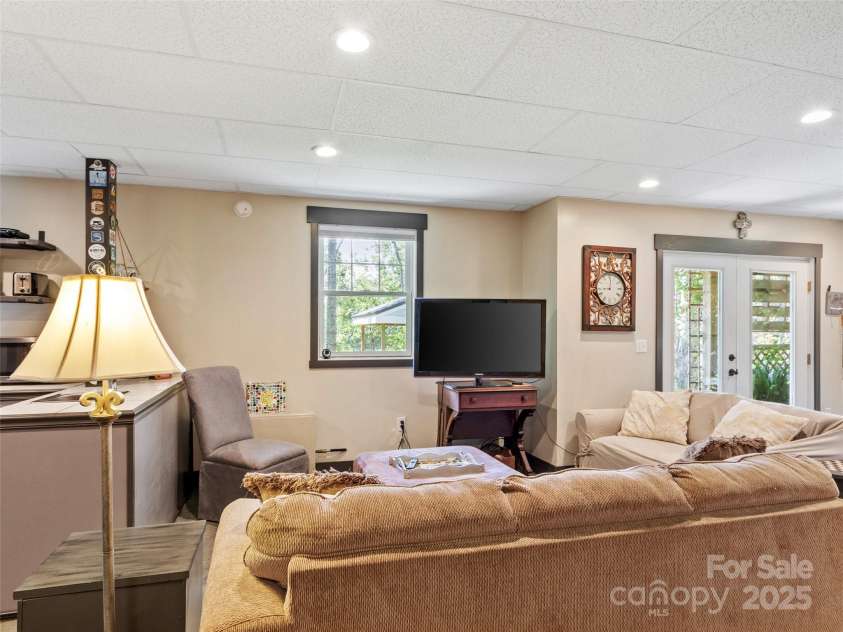 97 Gordon Lane, Burnsville, NC 28714.  MLS# CAR4293904, YatesRealty ID 3731. 