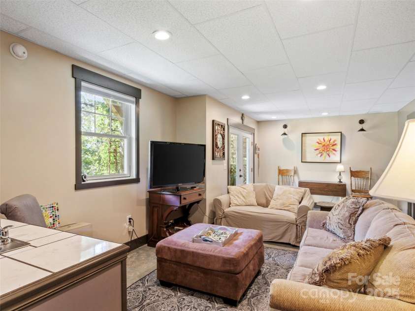 97 Gordon Lane, Burnsville, NC 28714.  MLS# CAR4293904, YatesRealty ID 3731. 
