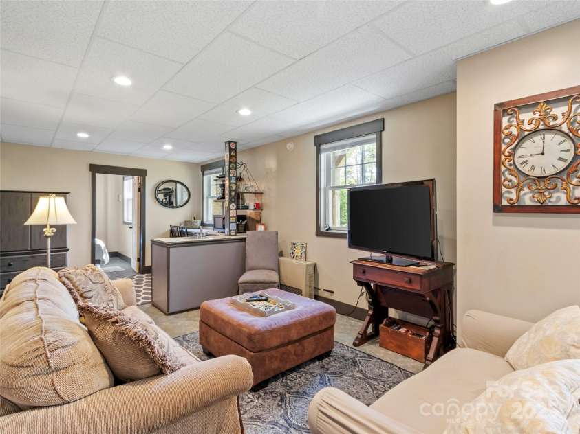97 Gordon Lane, Burnsville, NC 28714.  MLS# CAR4293904, YatesRealty ID 3731. 