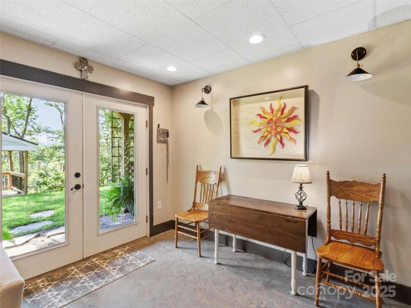 97 Gordon Lane, Burnsville, NC 28714.  MLS# CAR4293904, YatesRealty ID 3731. 