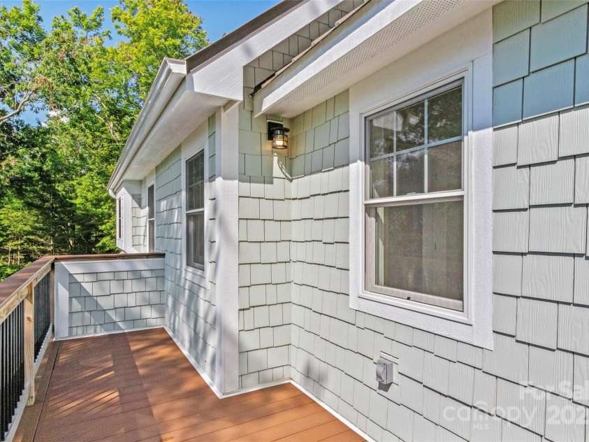 97 Gordon Lane, Burnsville, NC 28714.  MLS# CAR4293904, YatesRealty ID 3731. 