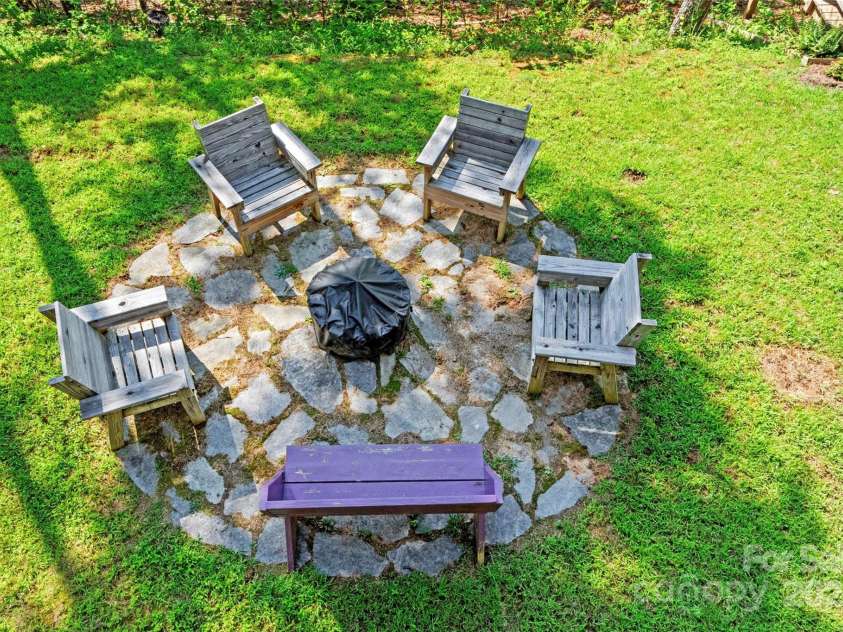97 Gordon Lane, Burnsville, NC 28714.  MLS# CAR4293904, YatesRealty ID 3731. 