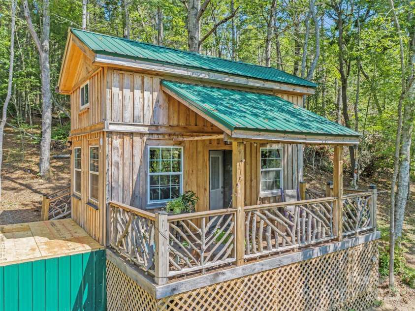 97 Gordon Lane, Burnsville, NC 28714.  MLS# CAR4293904, YatesRealty ID 3731. 