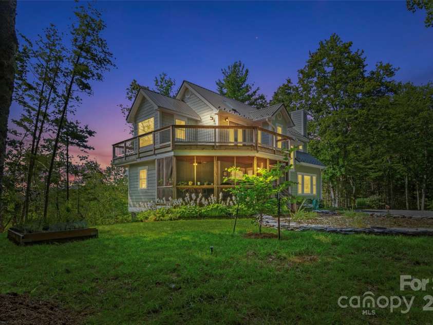 97 Gordon Lane, Burnsville, NC 28714.  MLS# CAR4293904, YatesRealty ID 3731. 