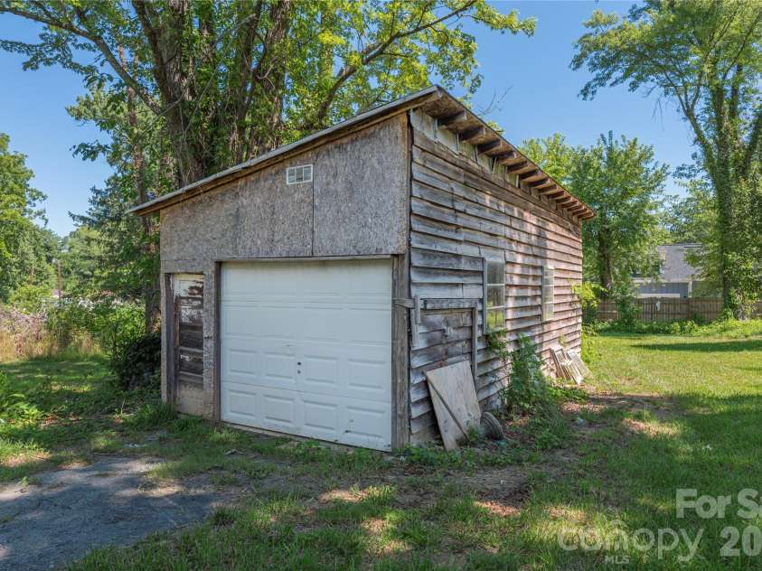 308 Substation Street, Hendersonville, NC 28792.  MLS# CAR4402649, YatesRealty ID 37310. 