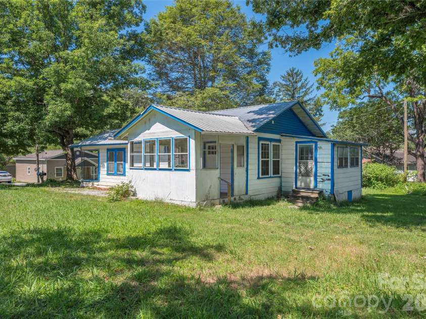 308 Substation Street, Hendersonville, NC 28792.  MLS# CAR4402649, YatesRealty ID 37310. 
