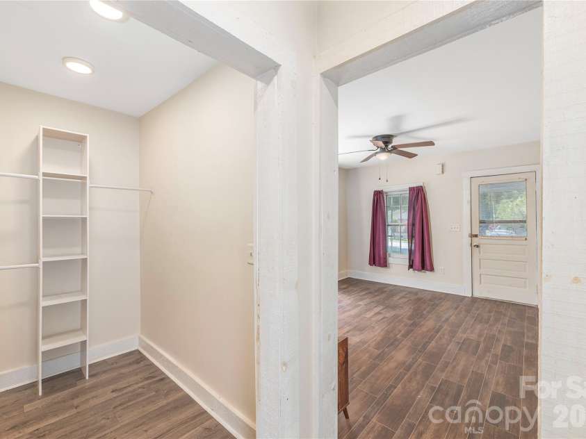 308 Substation Street, Hendersonville, NC 28792.  MLS# CAR4402649, YatesRealty ID 37310. 