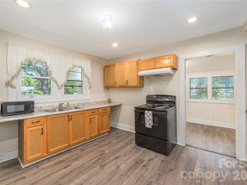 308 Substation Street, Hendersonville, NC 28792.  MLS# CAR4402649, YatesRealty ID 37310. 