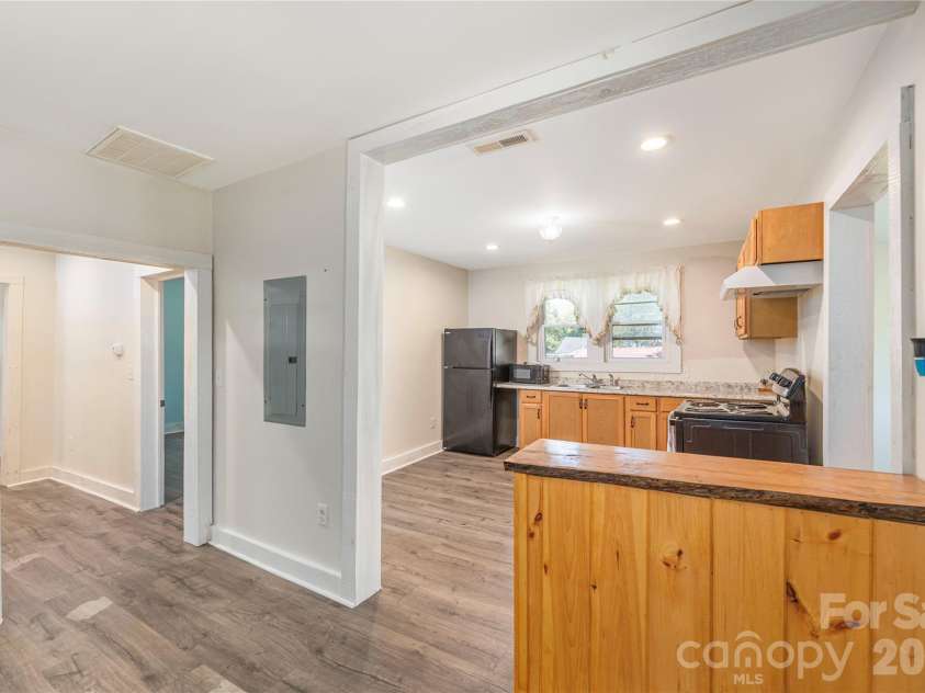 308 Substation Street, Hendersonville, NC 28792.  MLS# CAR4402649, YatesRealty ID 37310. 