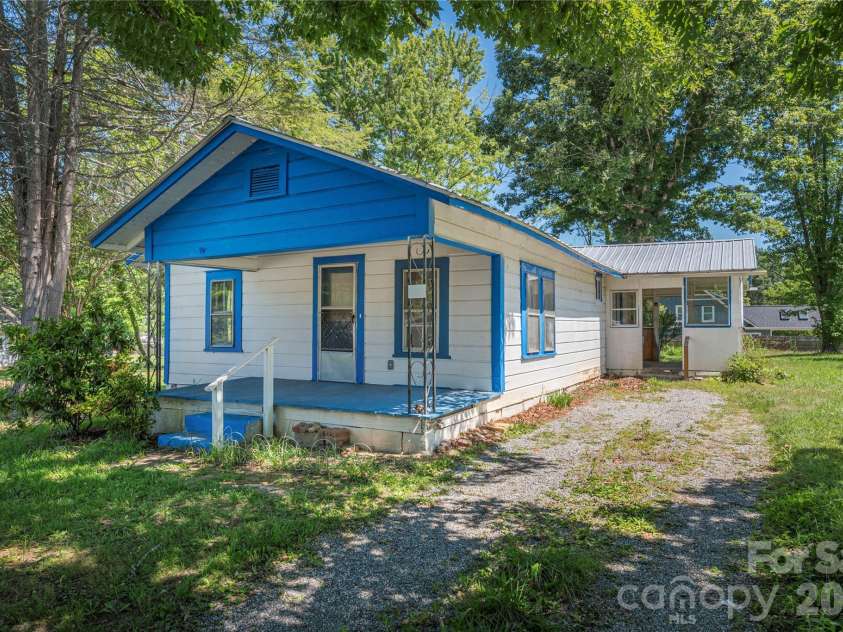 308 Substation Street, Hendersonville, NC 28792.  MLS# CAR4402649, YatesRealty ID 37310. 