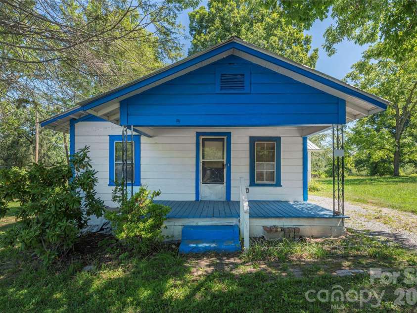308 Substation Street, Hendersonville, NC 28792.  MLS# CAR4402649, YatesRealty ID 37310. 