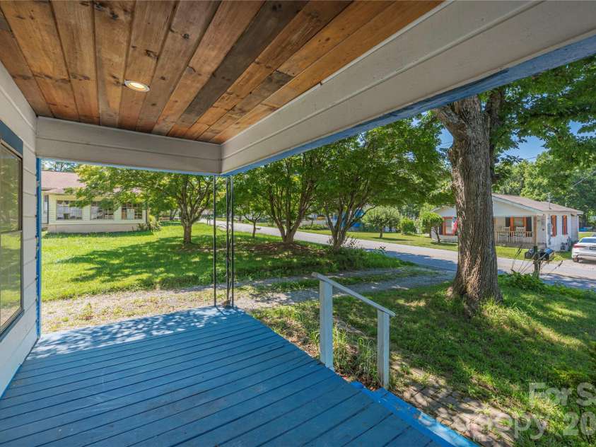 308 Substation Street, Hendersonville, NC 28792.  MLS# CAR4402649, YatesRealty ID 37310. 
