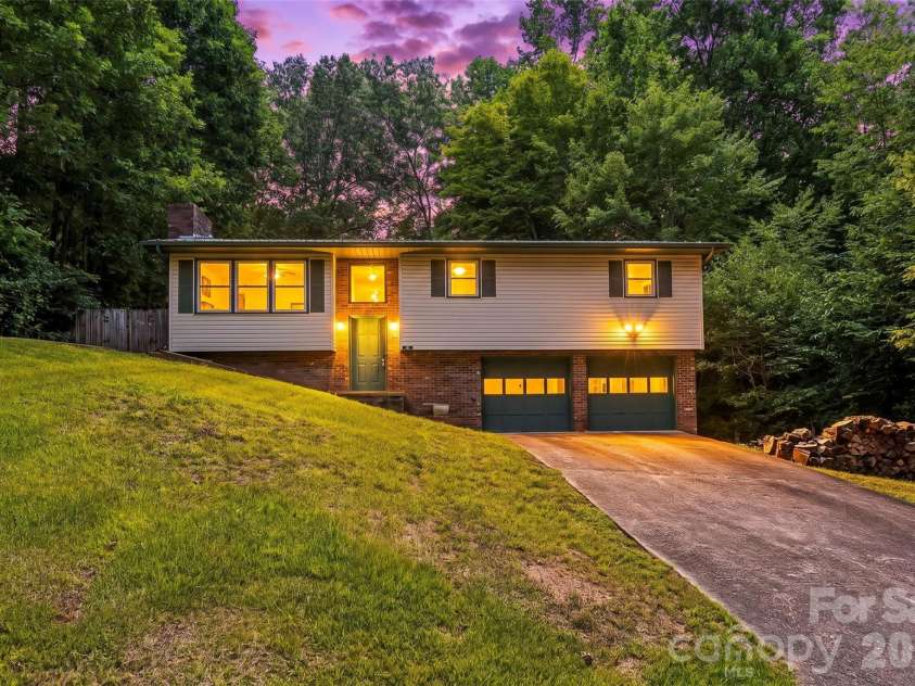 32 Swanns View Drive, Marion, NC 28752.  MLS# CAR4398128, YatesRealty ID 37311. 