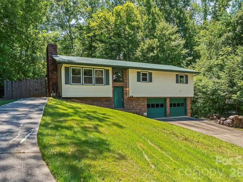 32 Swanns View Drive, Marion, NC 28752.  MLS# CAR4398128, YatesRealty ID 37311. 