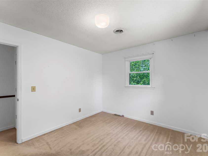 32 Swanns View Drive, Marion, NC 28752.  MLS# CAR4398128, YatesRealty ID 37311. 