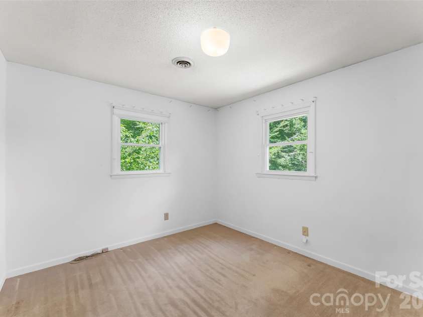 32 Swanns View Drive, Marion, NC 28752.  MLS# CAR4398128, YatesRealty ID 37311. 
