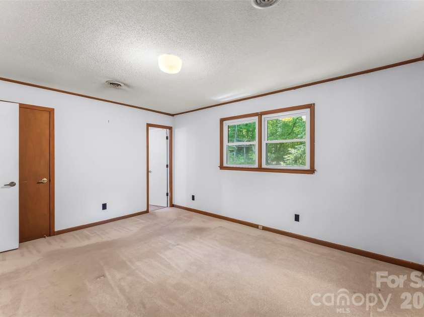32 Swanns View Drive, Marion, NC 28752.  MLS# CAR4398128, YatesRealty ID 37311. 