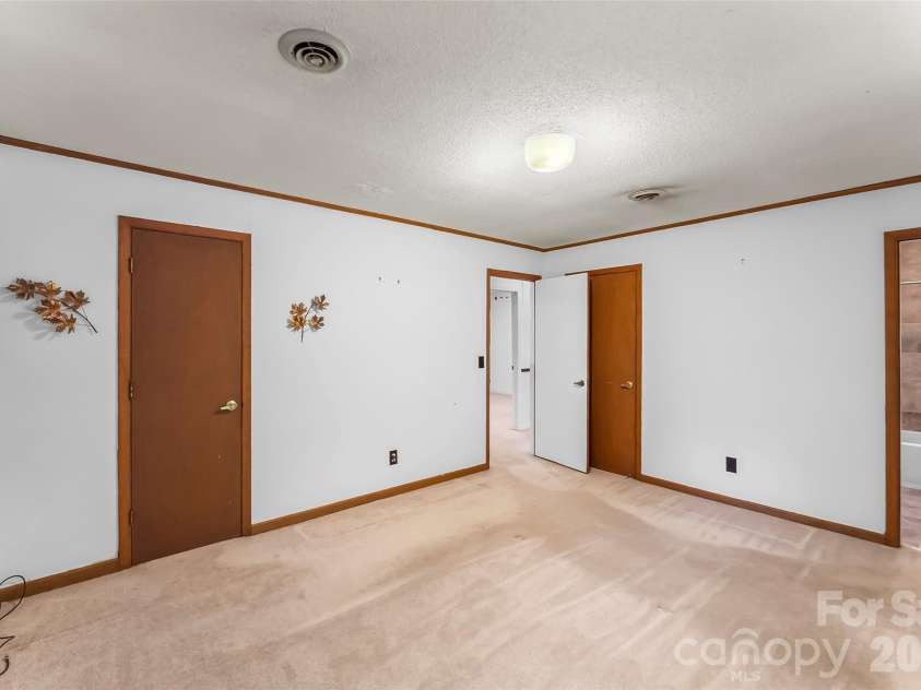 32 Swanns View Drive, Marion, NC 28752.  MLS# CAR4398128, YatesRealty ID 37311. 