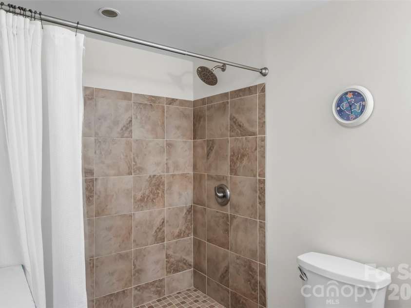 32 Swanns View Drive, Marion, NC 28752.  MLS# CAR4398128, YatesRealty ID 37311. 