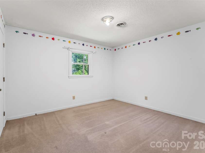 32 Swanns View Drive, Marion, NC 28752.  MLS# CAR4398128, YatesRealty ID 37311. Bedroom