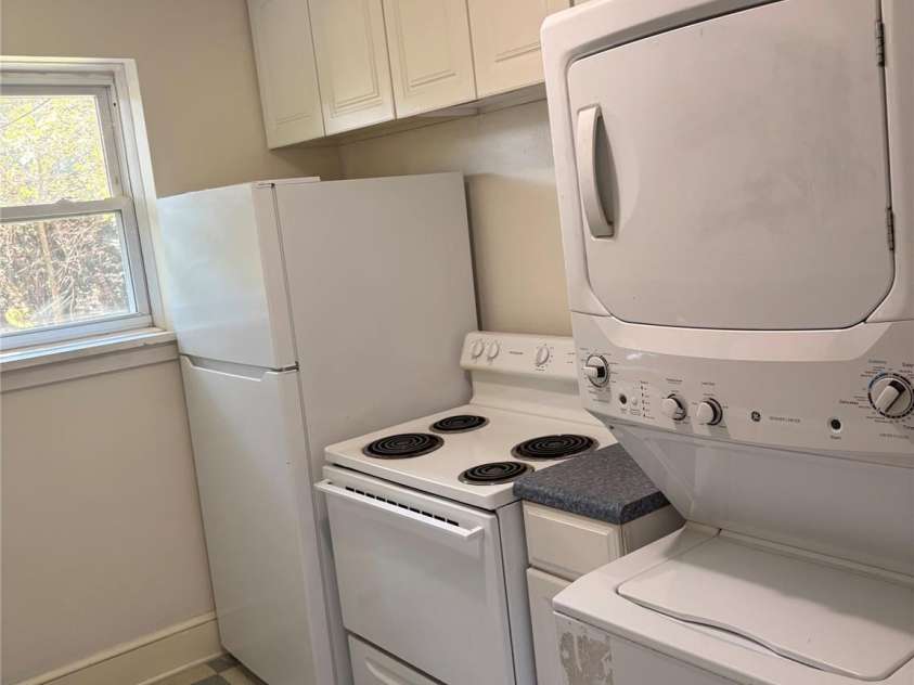 725 5th Avenue, Hickory, NC 28602.  MLS# CAR4401316, YatesRealty ID 37312. Kitchen with fresh paint