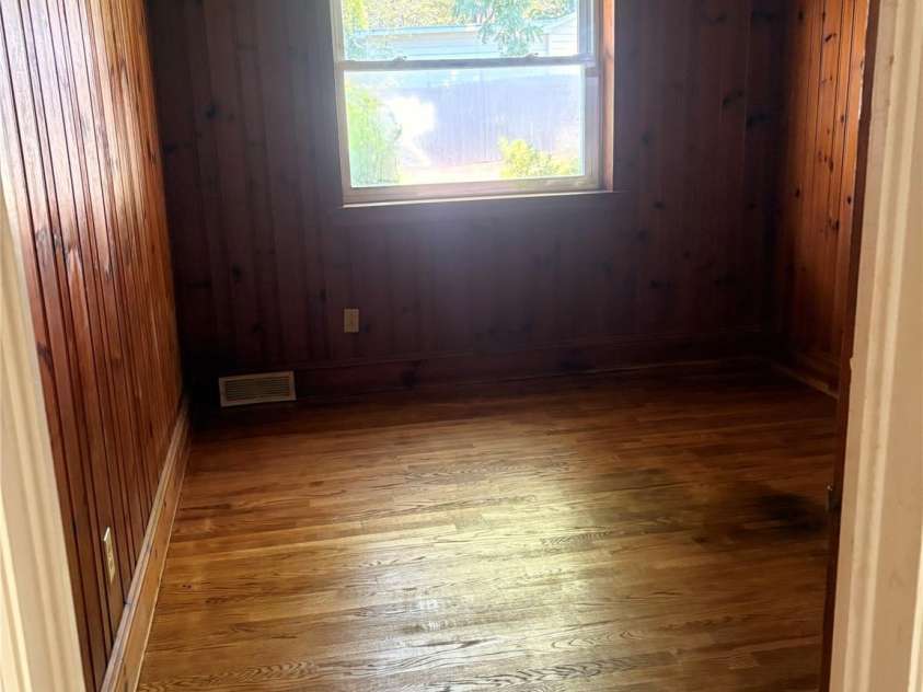 725 5th Avenue, Hickory, NC 28602.  MLS# CAR4401316, YatesRealty ID 37312. Newly refinished wood flooring