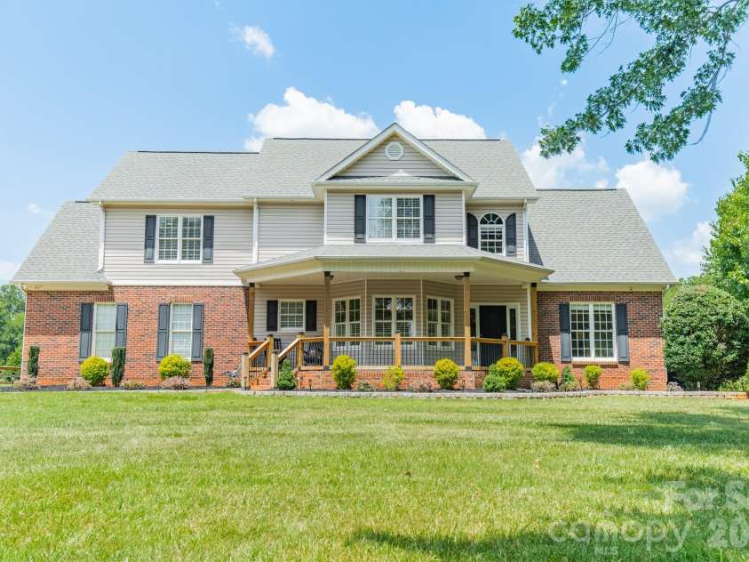 151 Turnberry Lane, Mooresville, NC 28117.  MLS# CAR4399986, YatesRealty ID 37314. 